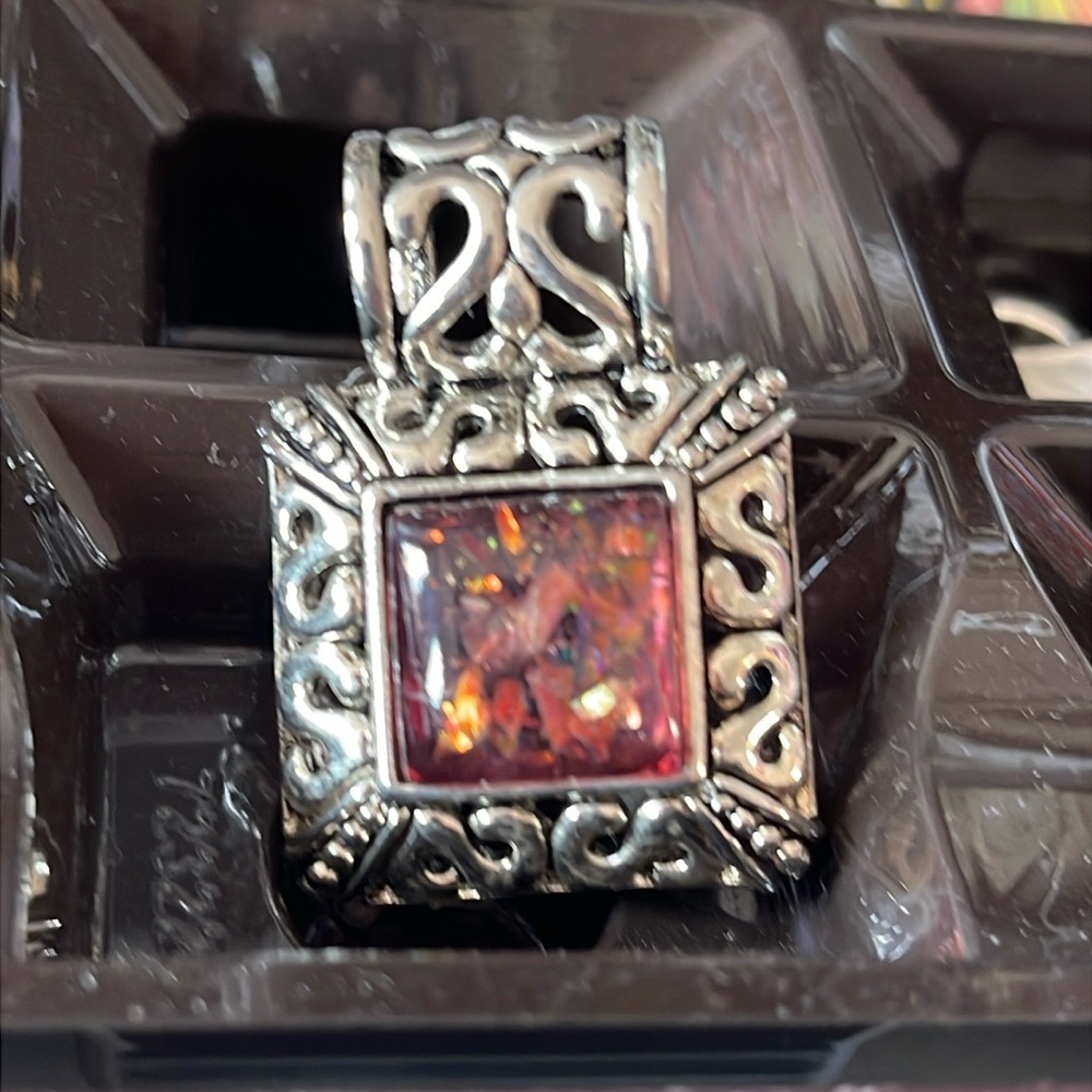 🐸 Silvertone / Pink Resin Square Pendant